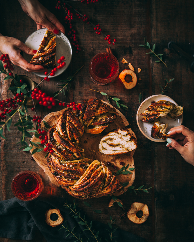 Leipäkranssi I Leipä I Kranssi I Jouluruoka I Joulu I Leivonta I Joulupöytä I Joulujuoma I Leipäseppele I Seppele I Ruokakuvaus I Resepti I Ohje I Ruokablogi